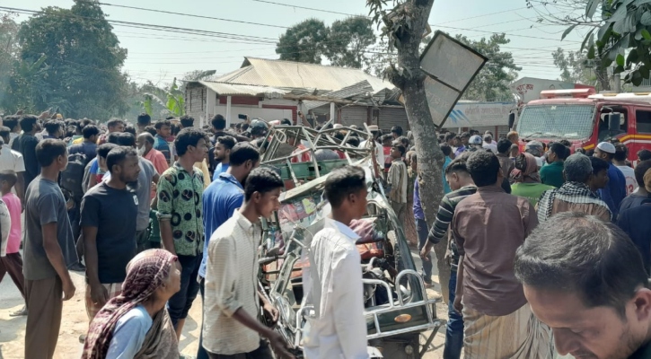 কালীগঞ্জে অটোরিকশায় কাভার্ড ভ্যানের ধাক্কা, কলেজছাত্র নিহত